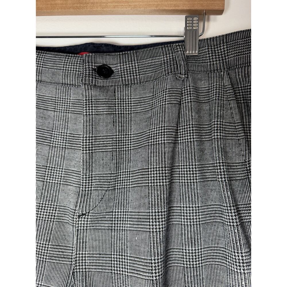 Men's Gray Plaid Slim 2-Piece Suit 40, 32x30, 2-Button, Pockets - Picture 6 of 15
